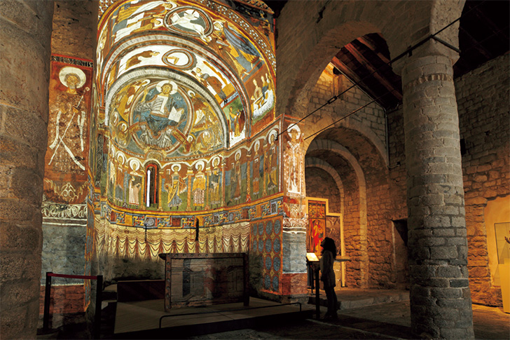 フレスコ画が美しい、サン・クレメンテ教会の祭壇